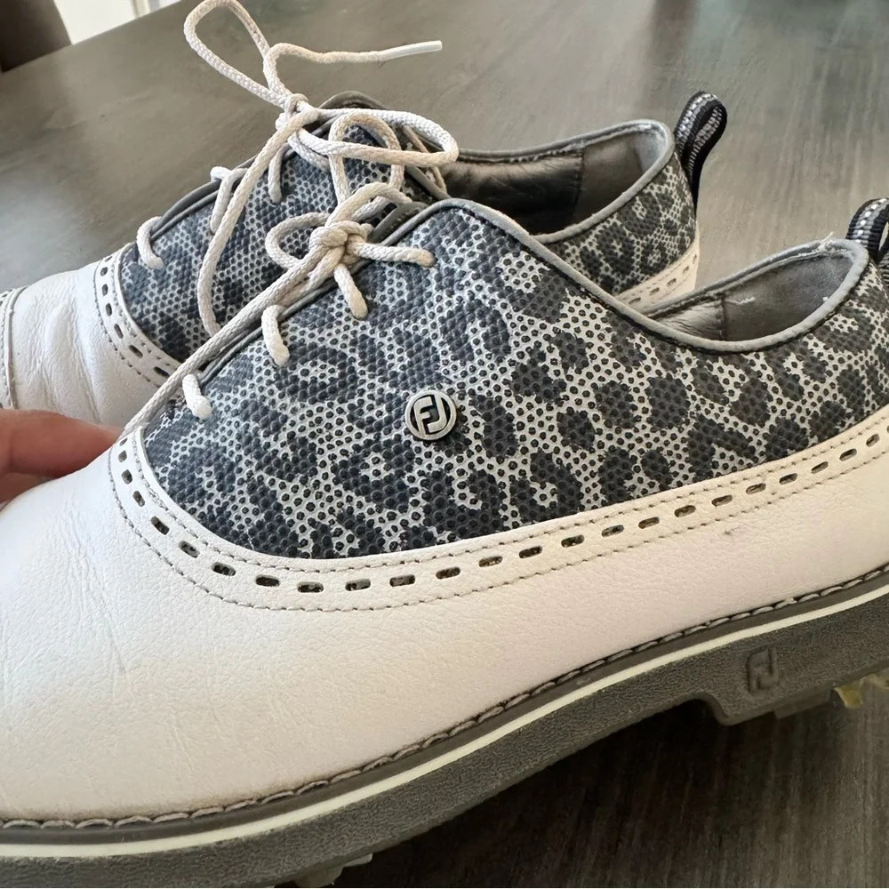 FootJoy Cap Toe Women golf shoes white gray animal print size 7.5 M